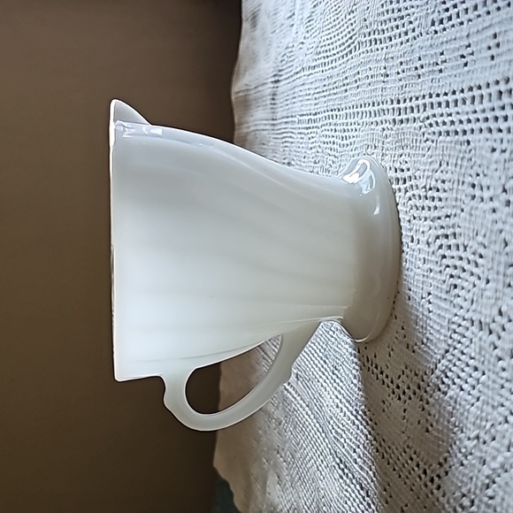 Anchor Hocking Milk Glass Creamer - Picture 5 of 6